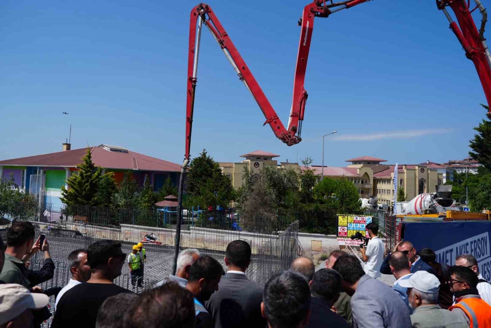 Arnavutköy’de Her Mahalleye Semt Konağı için ilk temeller atıldı