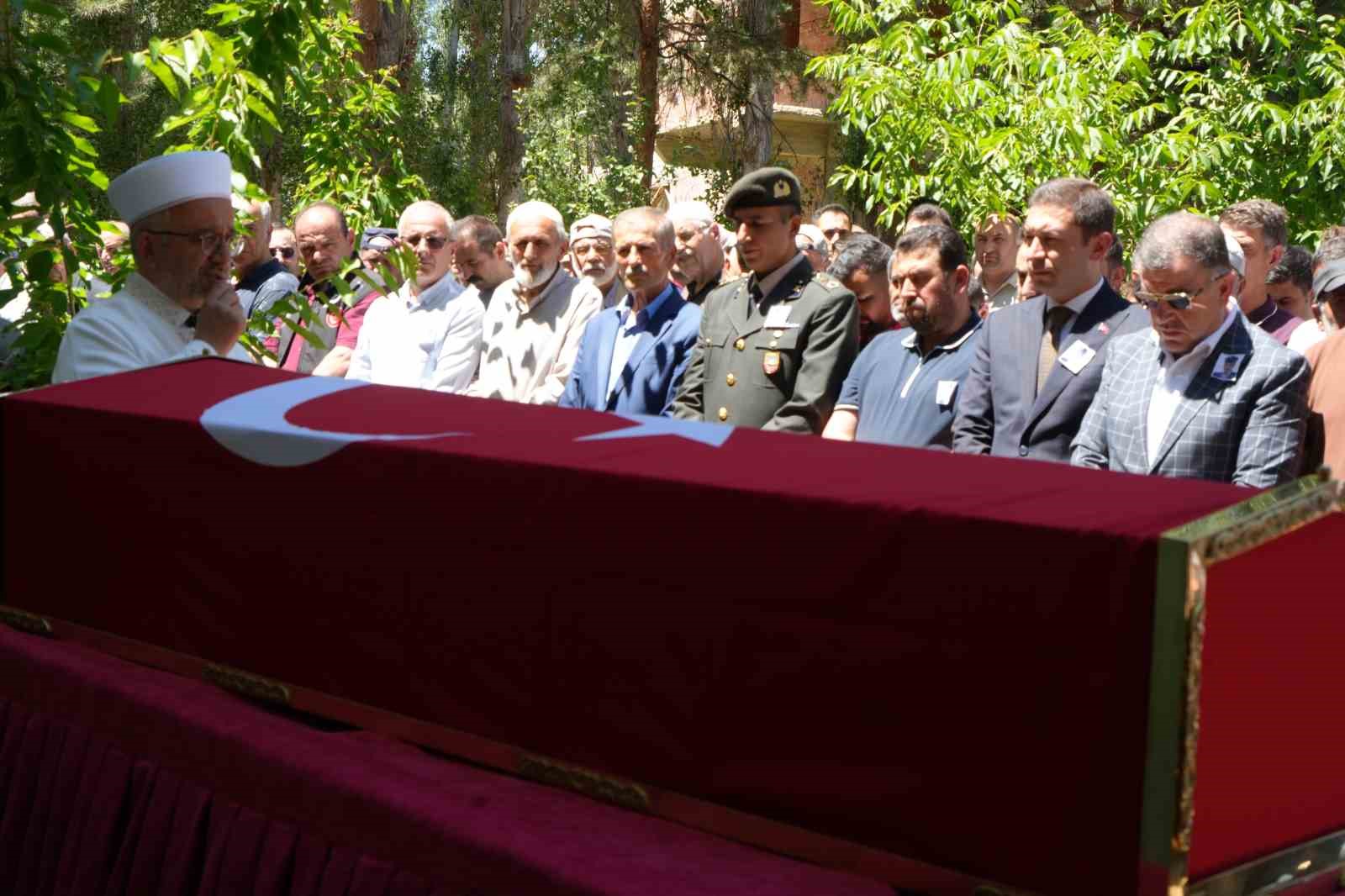 Barış Harekâtı’nın 52’nci yılında Bayburtlu Kıbrıs gazisi toprağa verildi