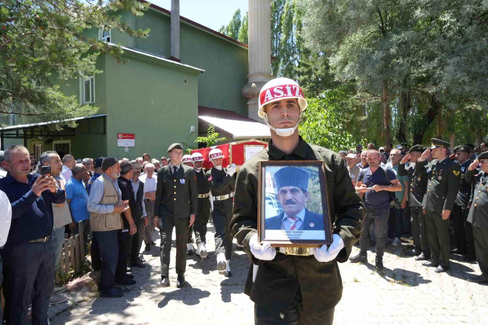 Barış Harekâtı’nın 52’nci yılında Bayburtlu Kıbrıs gazisi toprağa verildi
