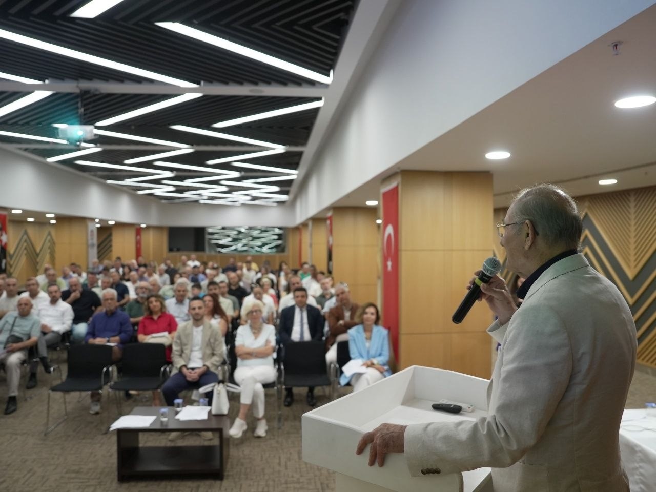 Denizli Kent Konseyinde Başkan Ali Marım güven tazeledi