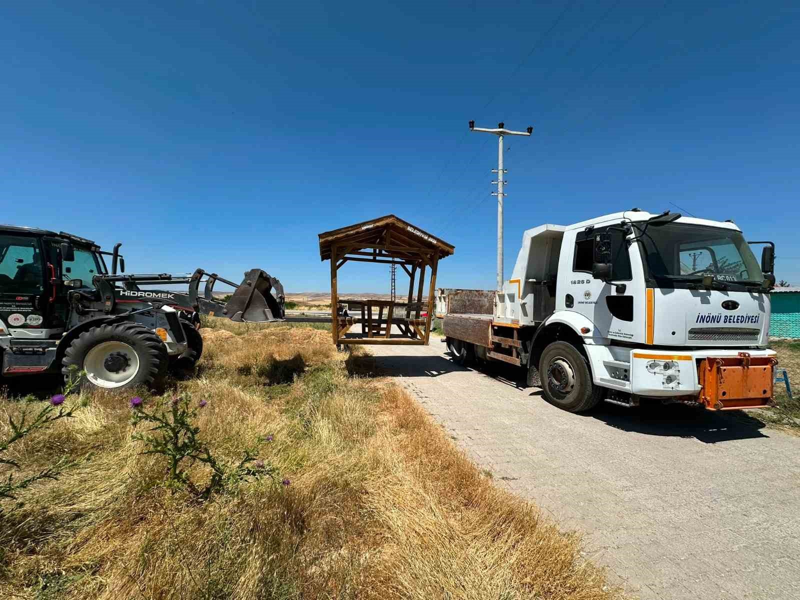 İnönü Belediyesi’nden park ve sosyal alanlara kamelya desteği