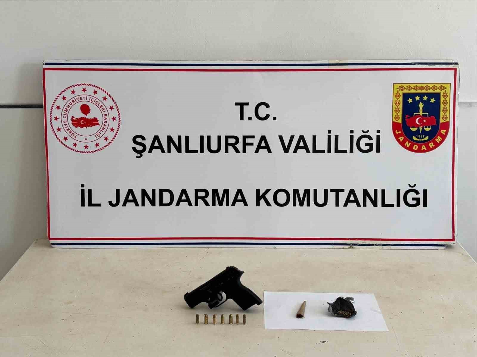 Şüpheli şahısların üzerindn uyuşturucu ve silah çıktı