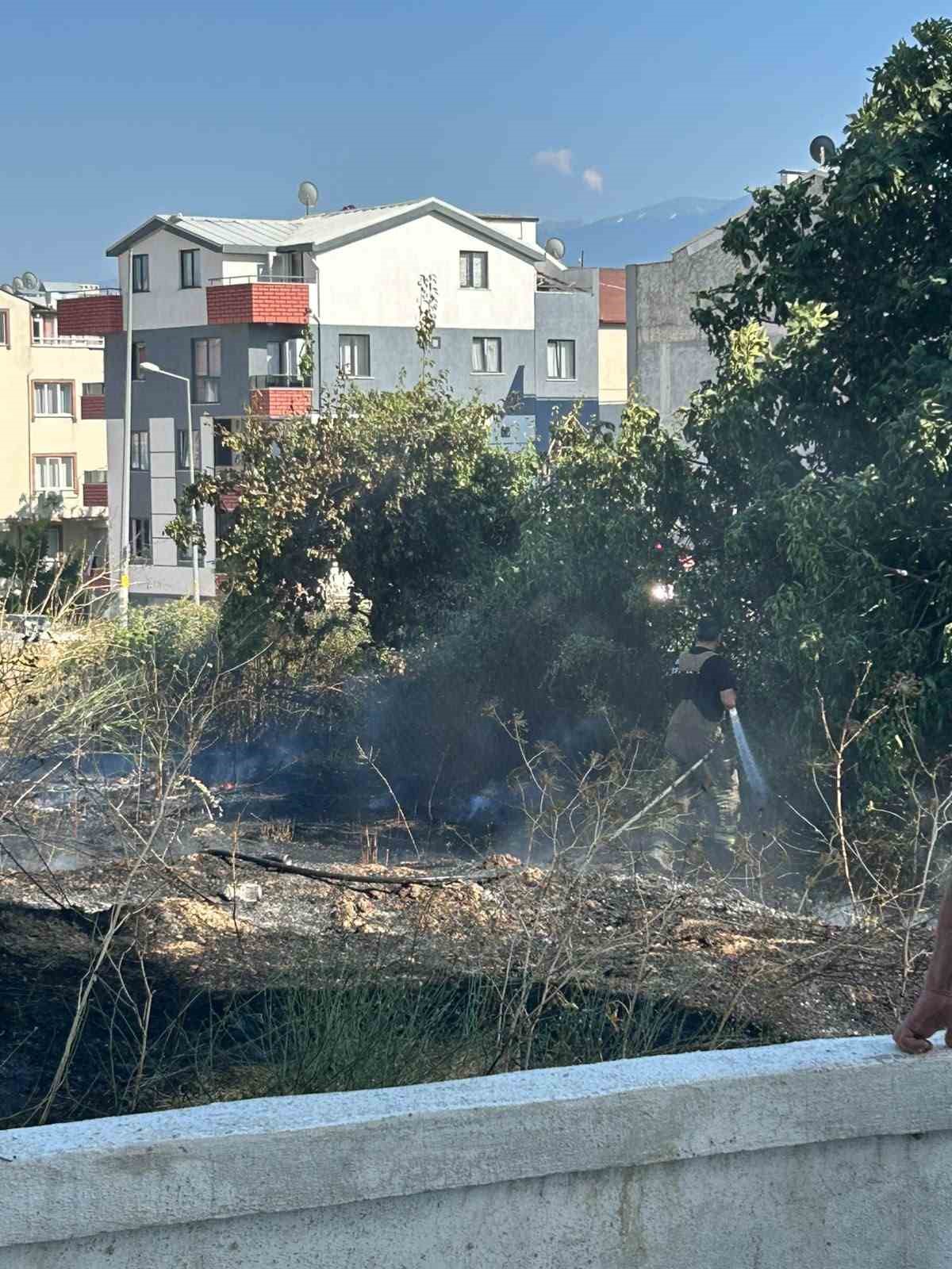 Bursa’da otluk alanda çıkan yangın söndürüldü