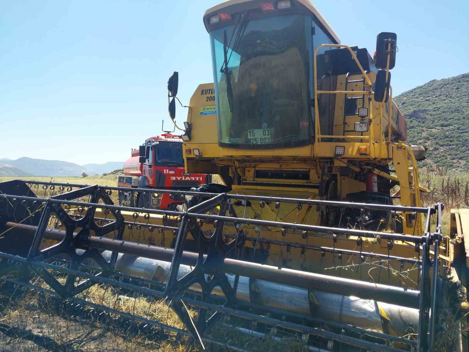 Burdur’da hasat yapan biçerdöver alevlere teslim oldu