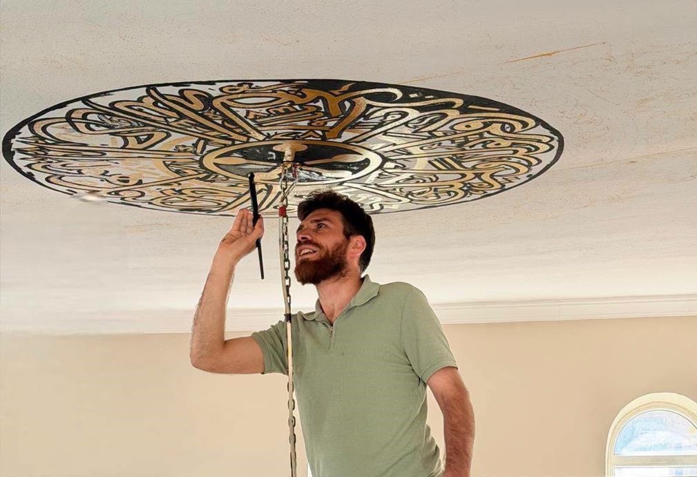 İmamın sanat sevgisi camiye yansıdı