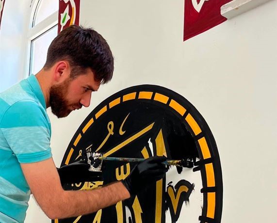 İmamın sanat sevgisi camiye yansıdı
