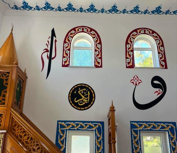 İmamın sanat sevgisi camiye yansıdı