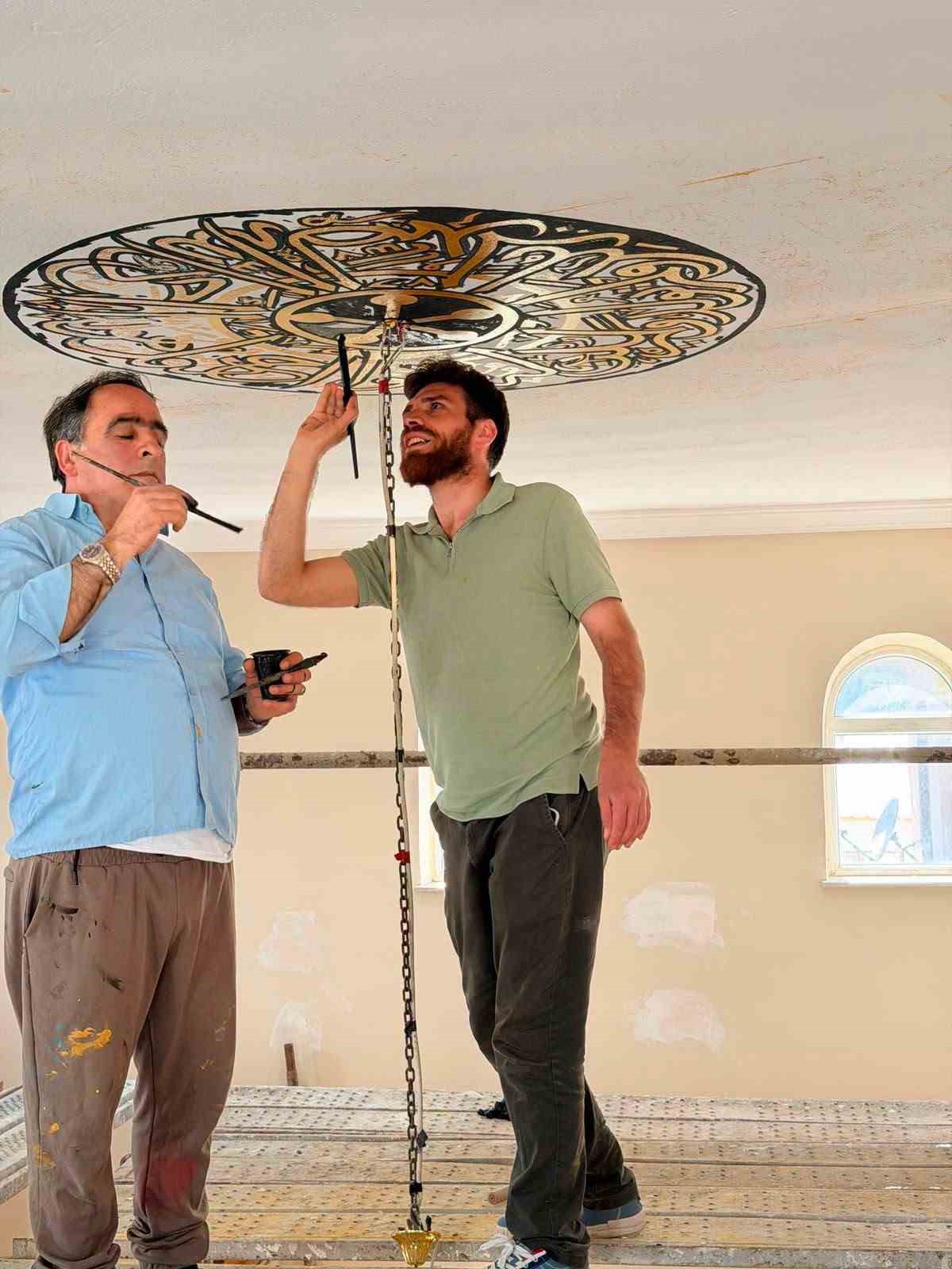 İmamın sanat sevgisi camiye yansıdı