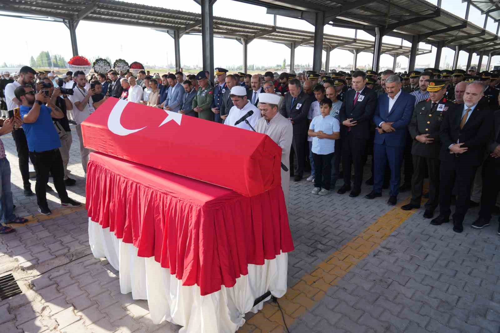 Hava Harp Okulu öğrencisi Veli Bilgin, memleketi Niğde’de son yolculuğuna uğurlandı