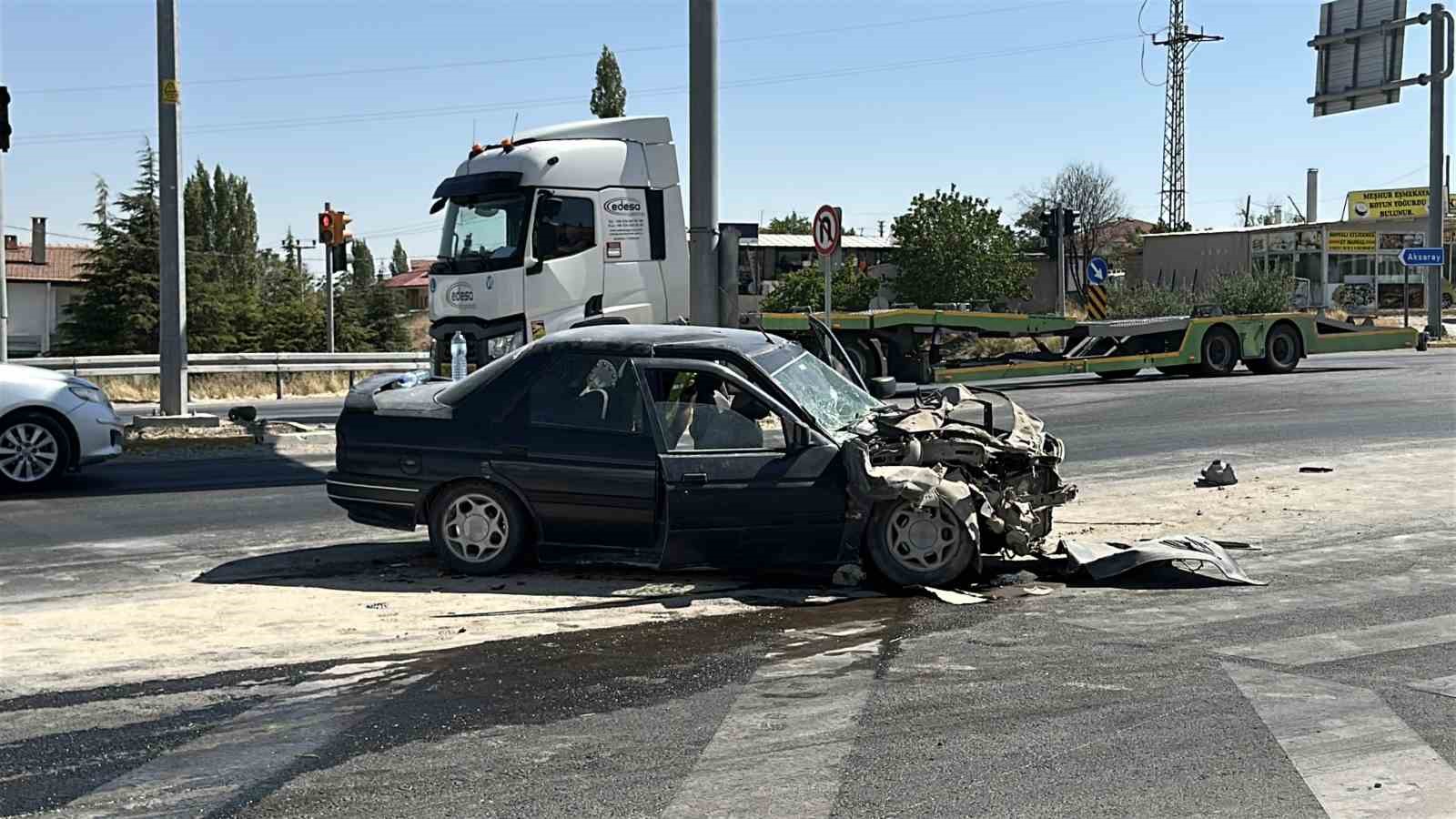 Aksaray’da otomobil vince arkadan çarptı: 3 yaralı