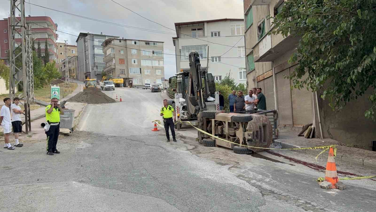 Forklift rampa aşağı inerken devrildi: 1’i ağır 2 yaralı