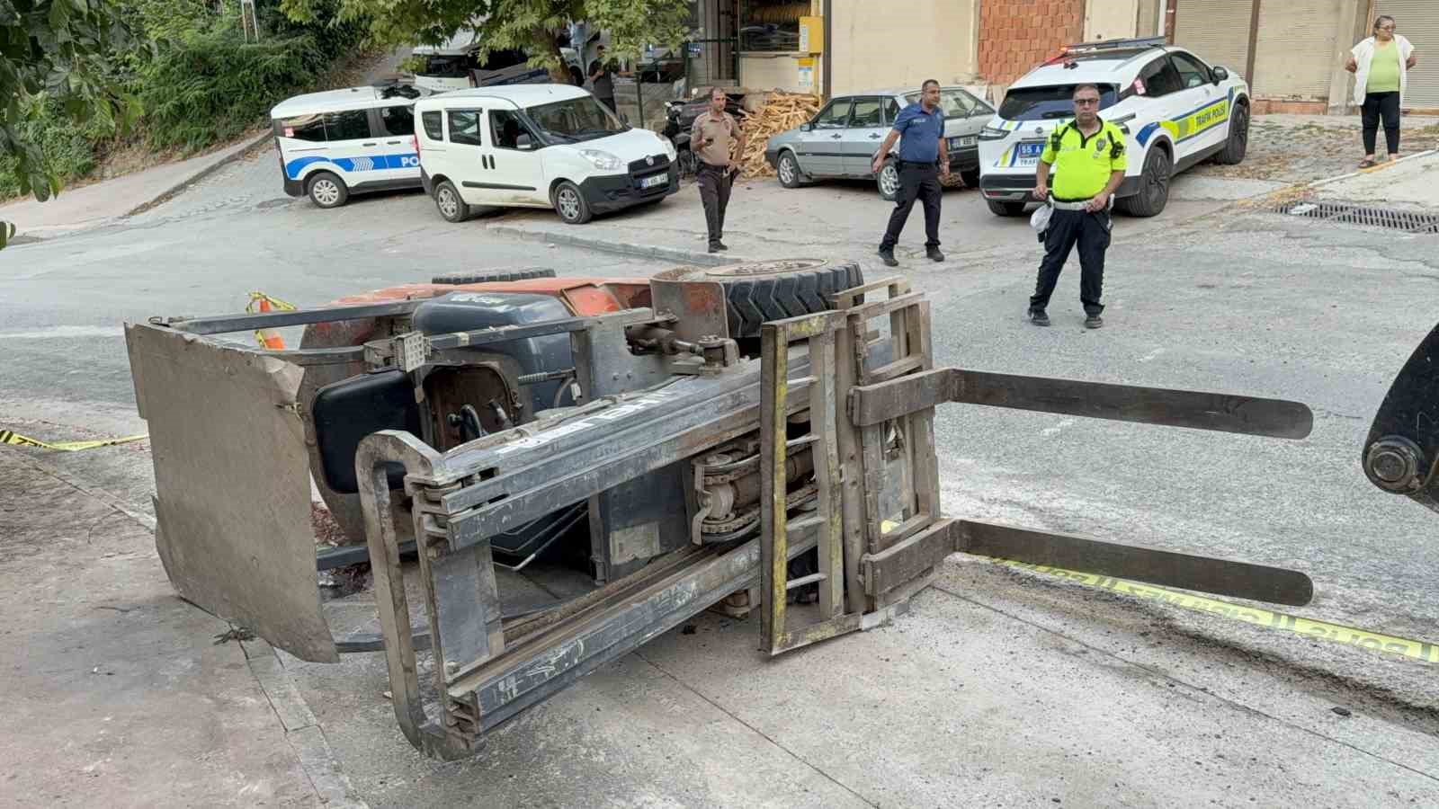 Forklift rampa aşağı inerken devrildi: 1’i ağır 2 yaralı