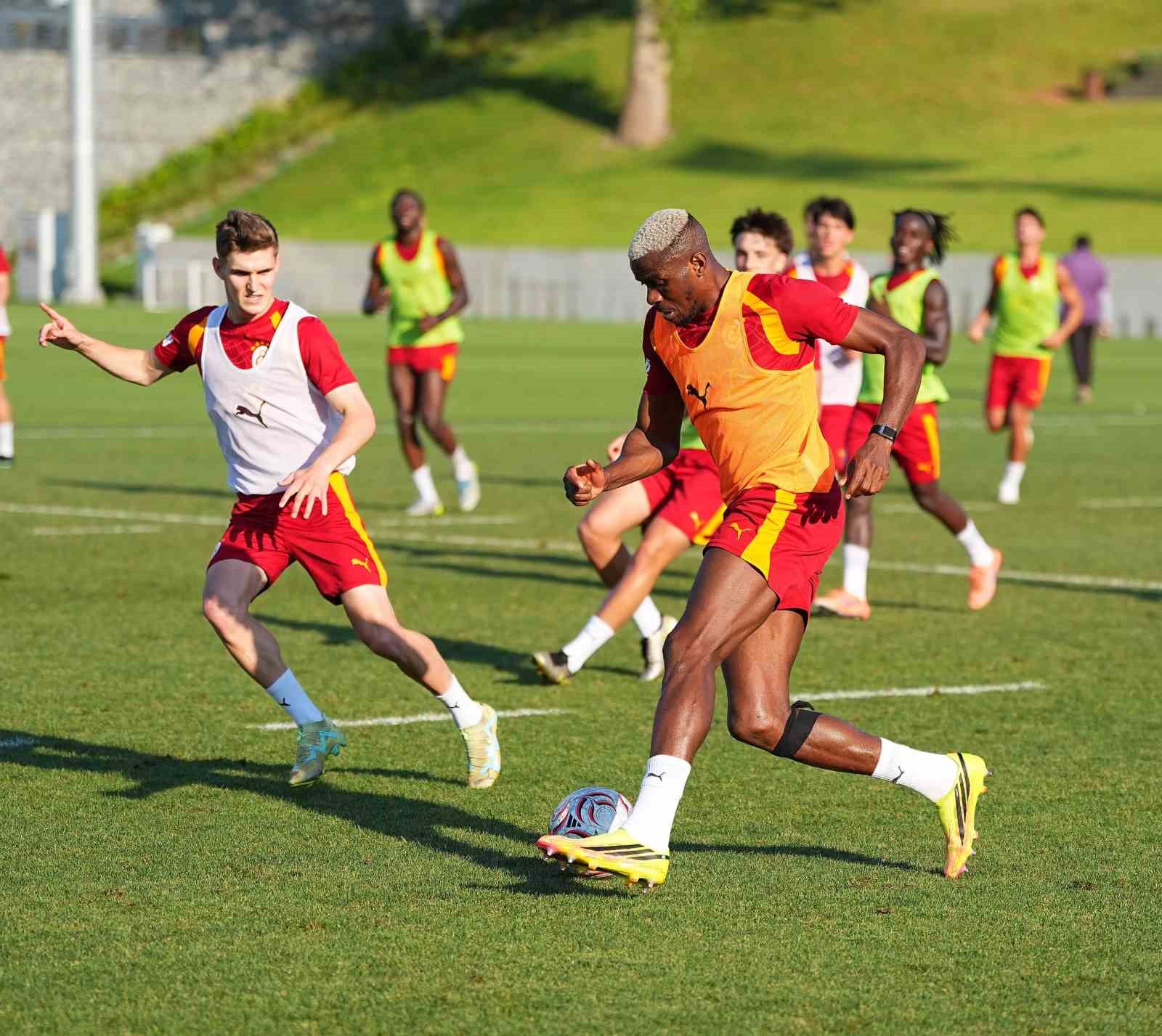 Galatasaray, günü çift antrenmanla tamamladı