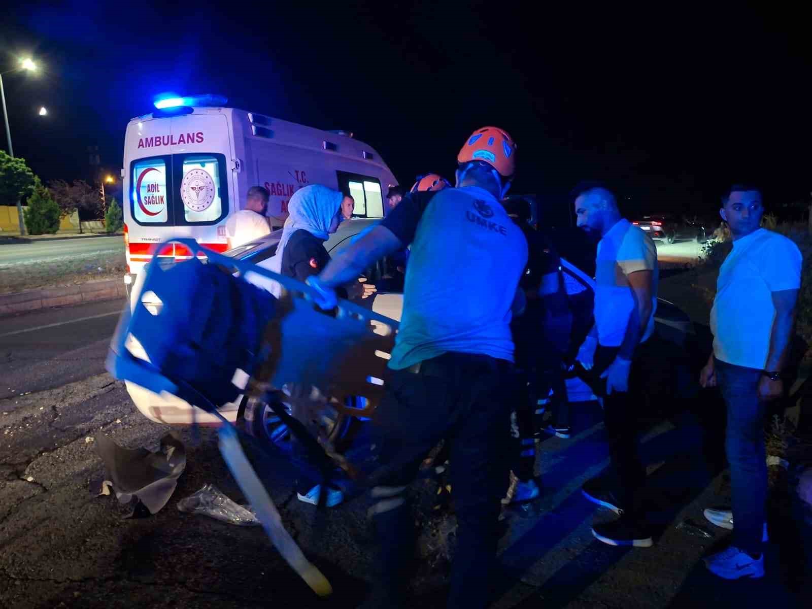 Bingöl’de iki otomobil çarpıştı: 2 yaralı