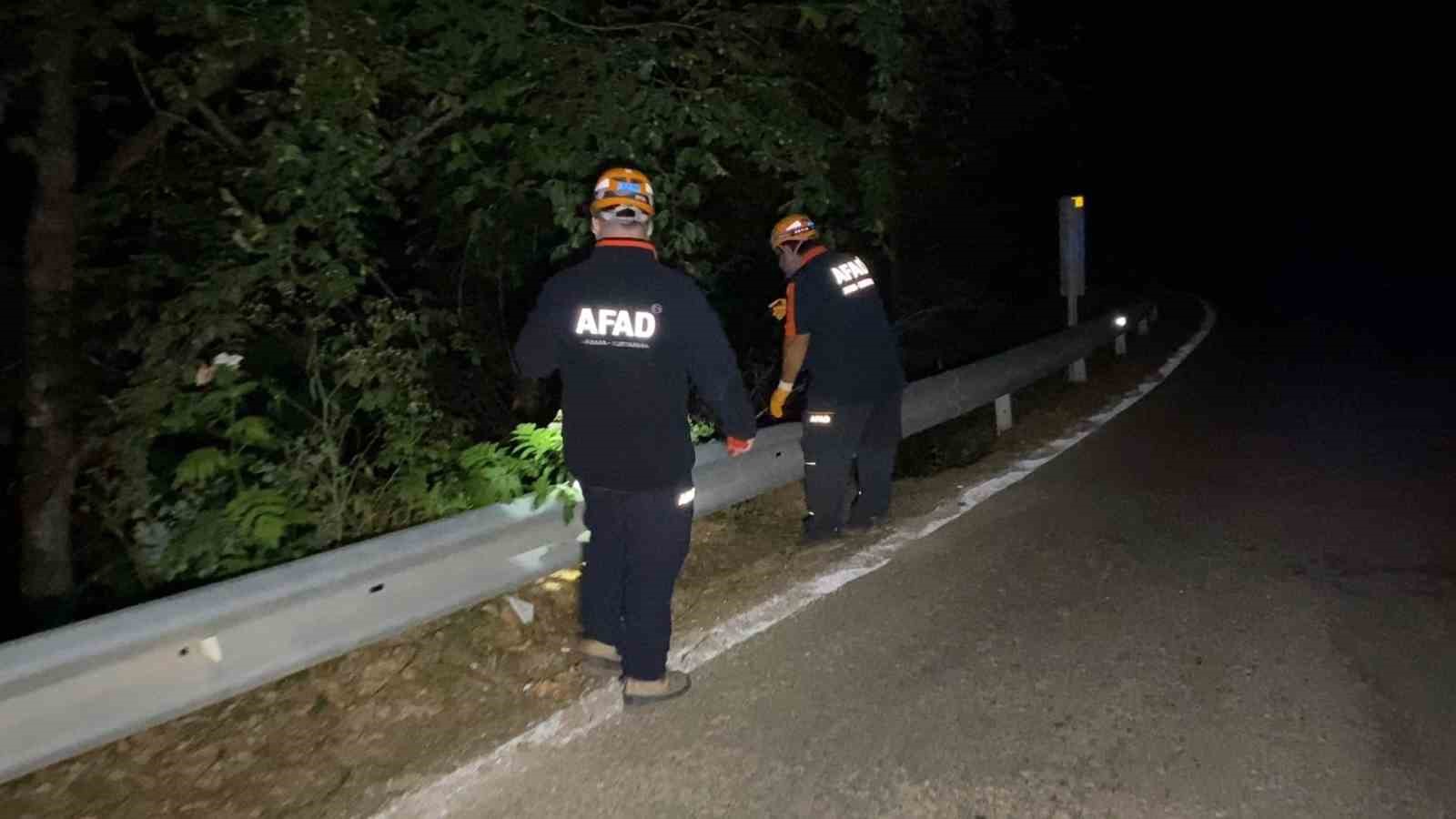 Uçurum kenarında bulunan motosiklet ekipleri harekete geçirdi