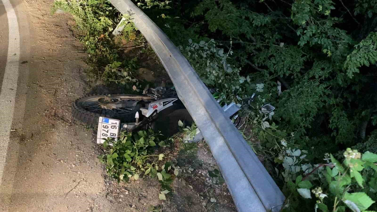 Uçurum kenarında bulunan motosiklet ekipleri harekete geçirdi