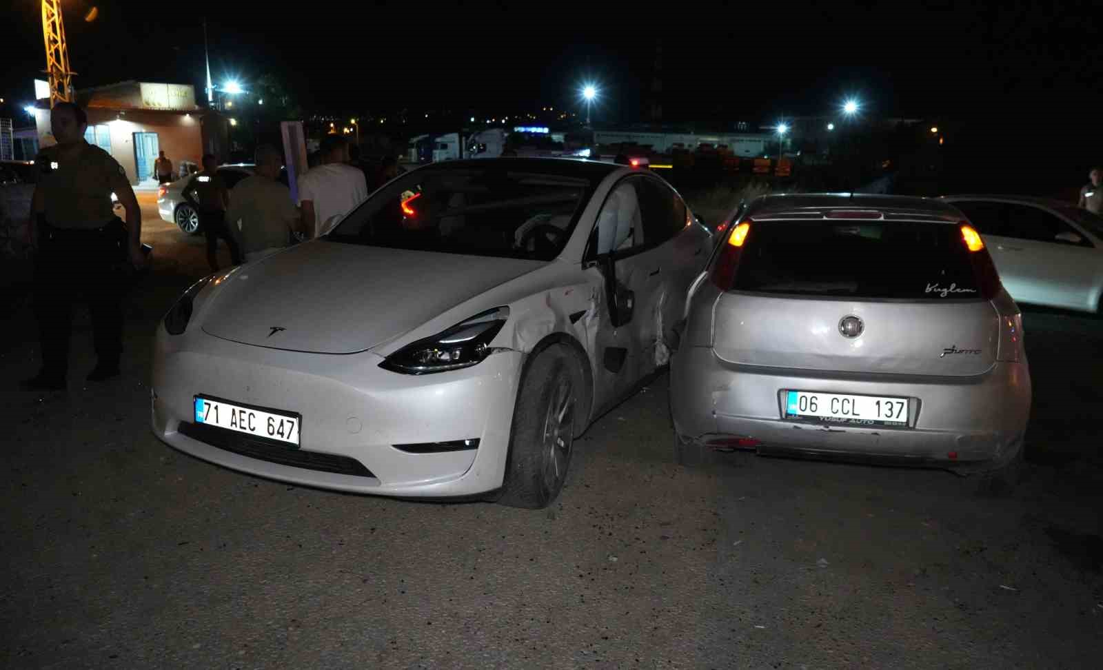 Kırıkkale’de iki otomobil çarpıştı: 4 yaralı