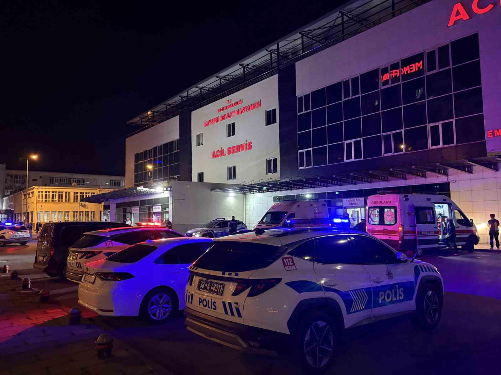 Tabancayla yaraladıkları şahsı hastaneye bırakıp kaçtılar: 1 yaralı