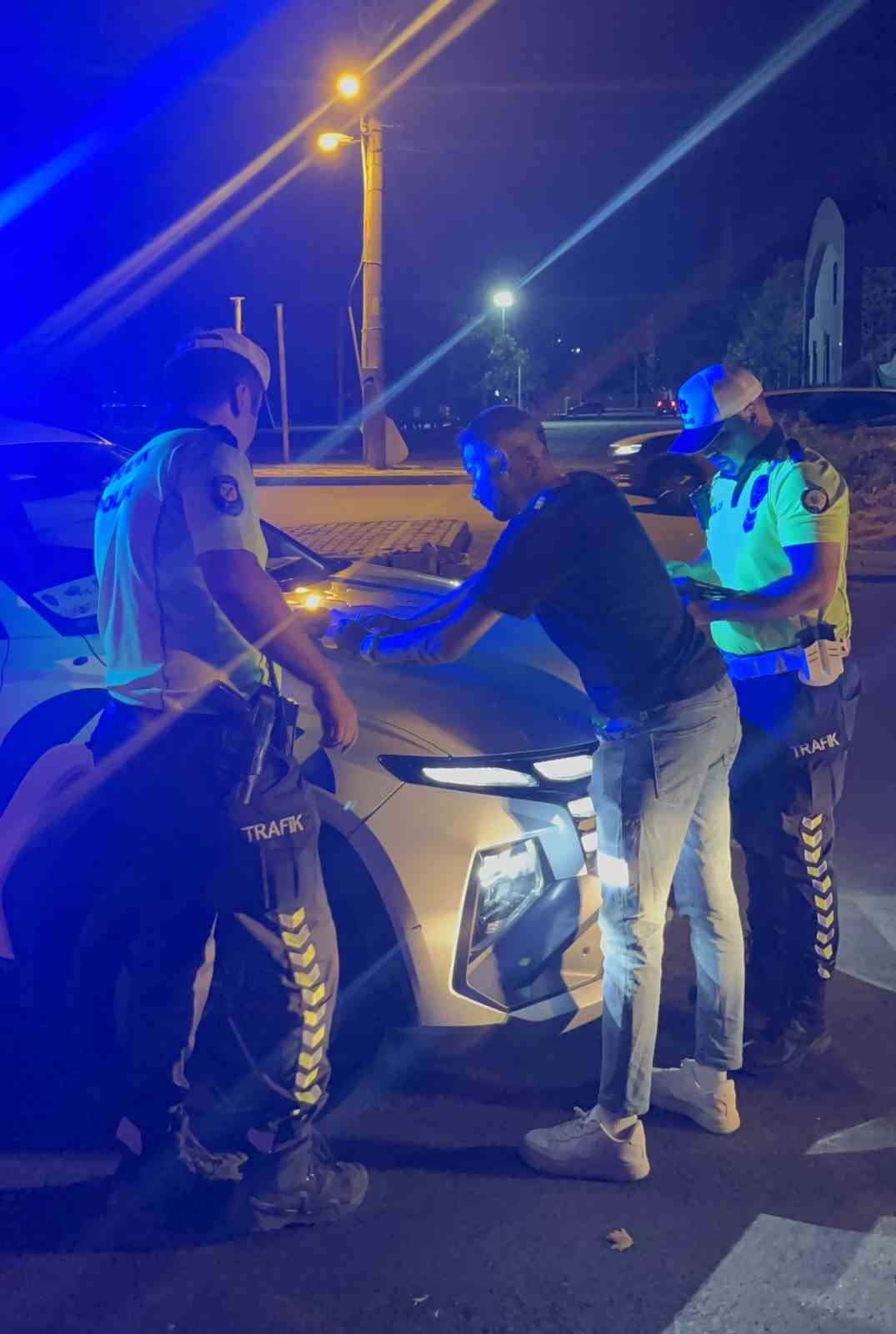 Jandarmadan kaçan sürücüye araç sahibinden tepki: "Devletten kaçamazsın"
