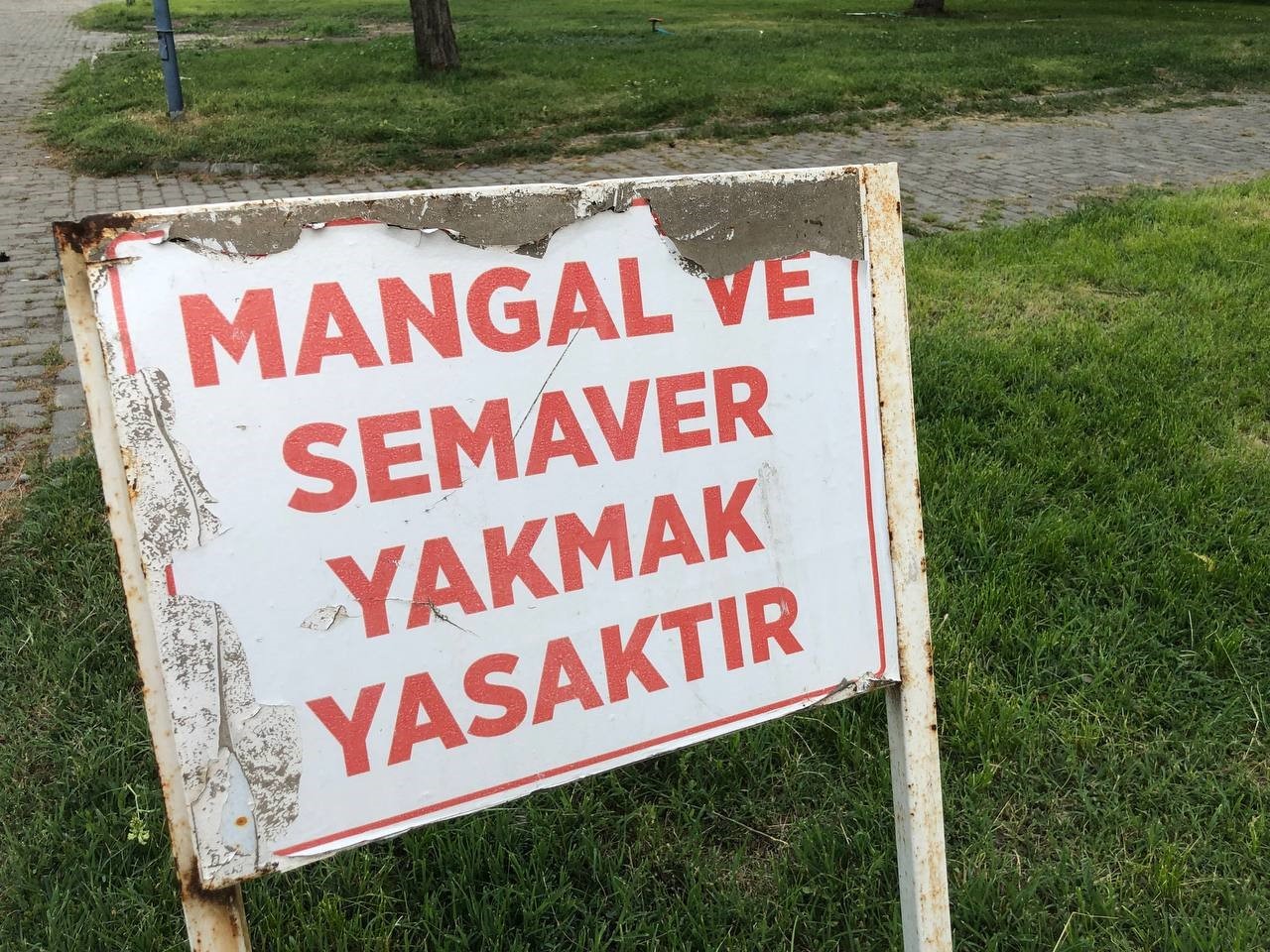 Atatürk Parkı’nda mangal yasağı deliniyor, vatandaş tepkili