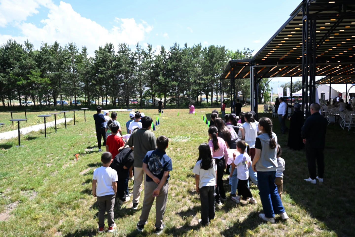 Vali Aydın Baruş, vakıf bursiyeri öğrencilerle piknik şöleninde buluştu