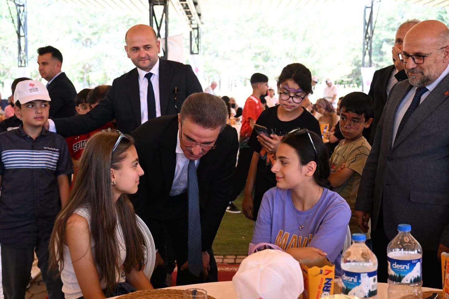 Vali Aydın Baruş, vakıf bursiyeri öğrencilerle piknik şöleninde buluştu