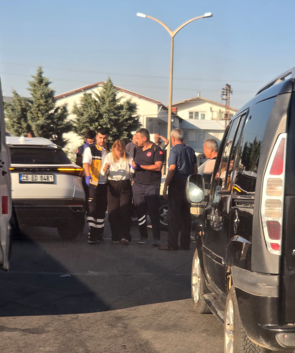 Kavşakta meydana gelen kazada yolcu yaralandı