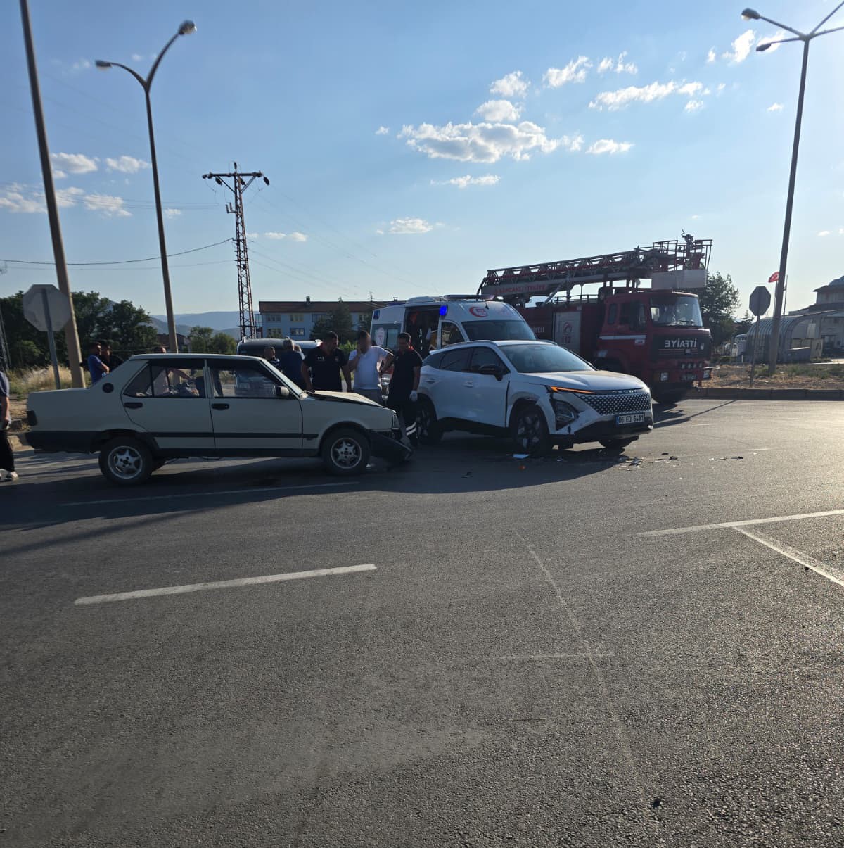 Kavşakta meydana gelen kazada yolcu yaralandı