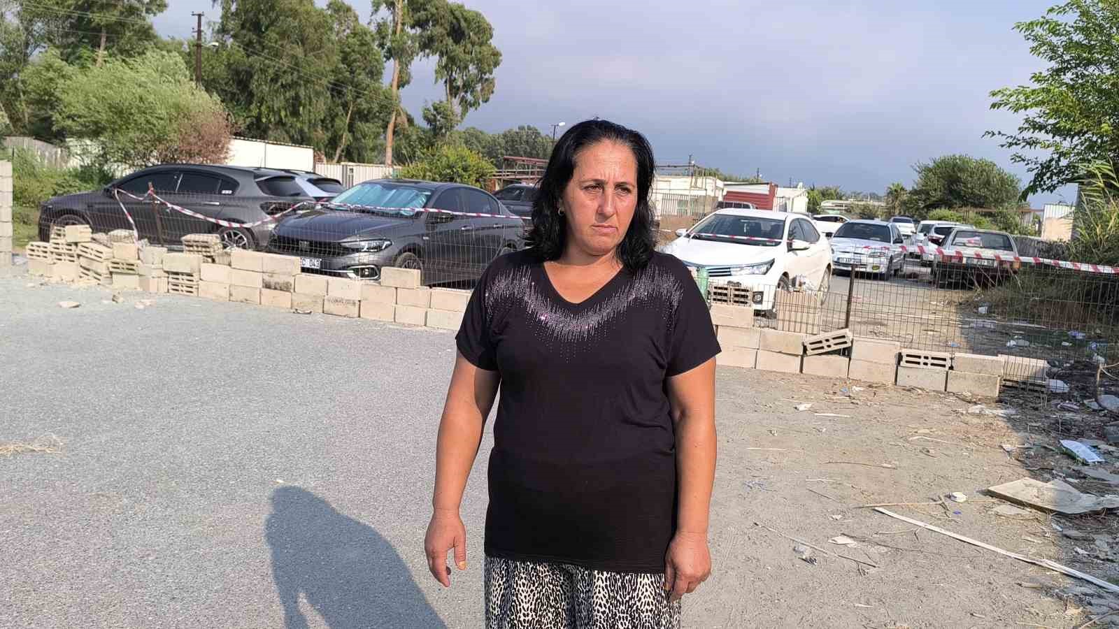 İş yerine ruhsat verilmeyince yolu kapattı: "Burada yol diye bir şey yok, burası bizim arsamızın içinde"