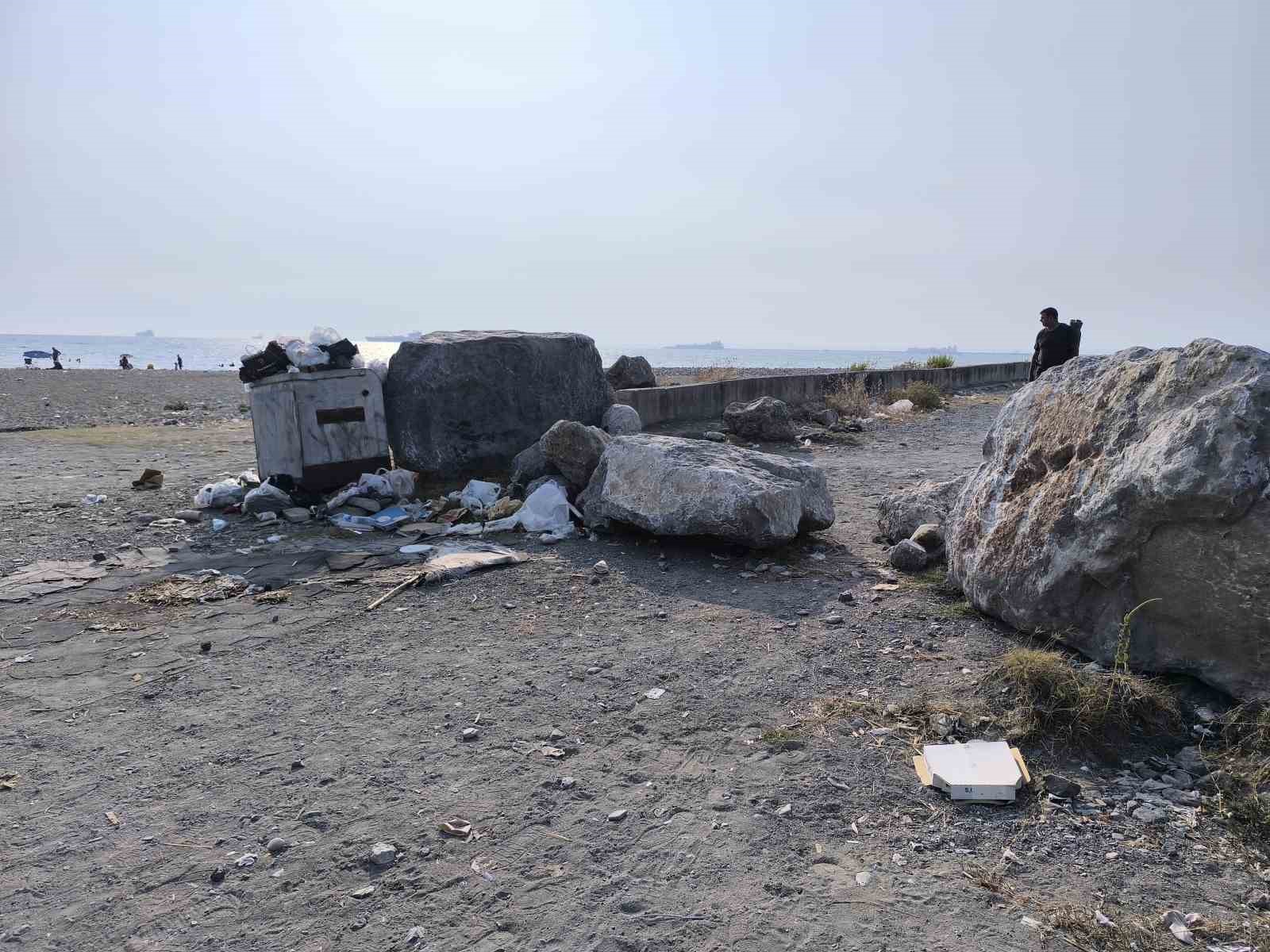 İş yerine ruhsat verilmeyince yolu kapattı: "Burada yol diye bir şey yok, burası bizim arsamızın içinde"