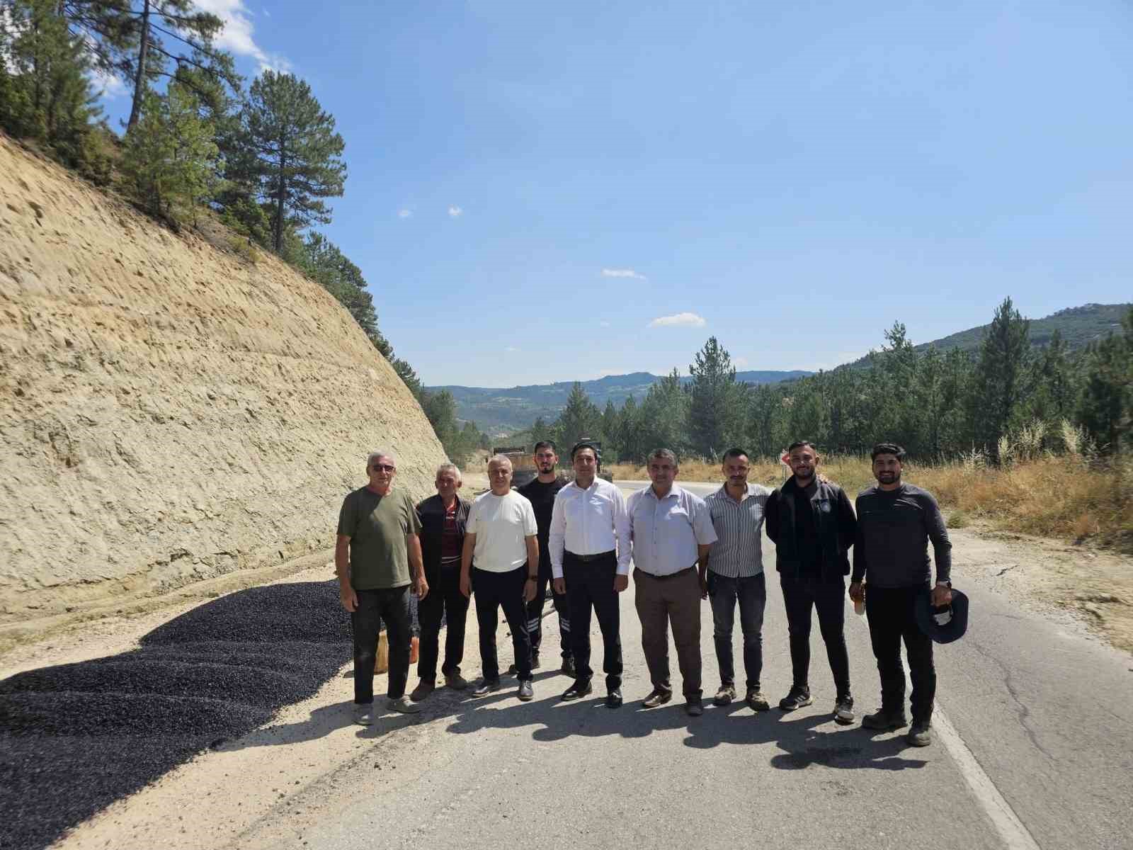 Şaphane Kaymakamı Boztaş asfalt çalışmalarını inceledi