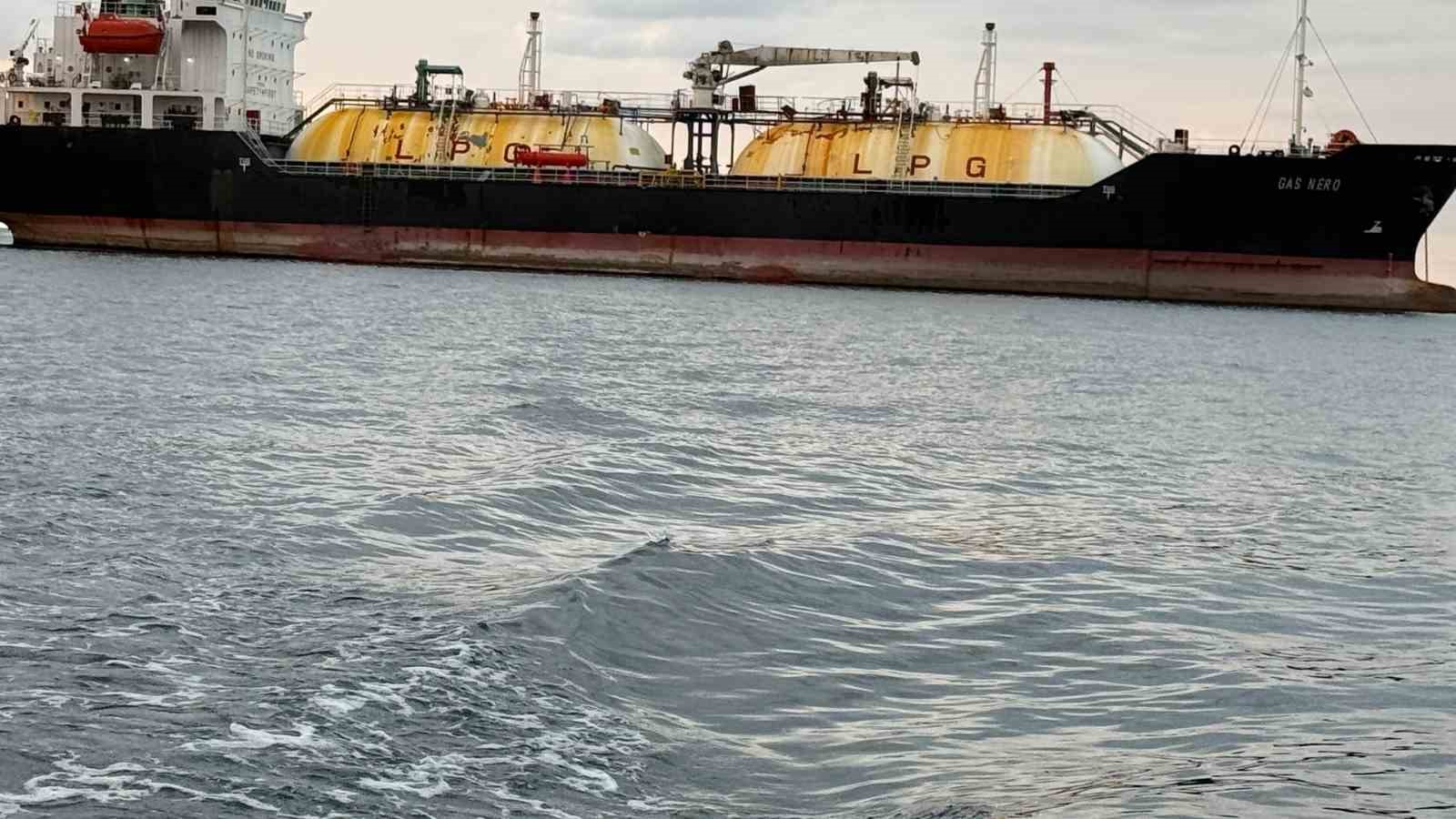 Karadeniz’de dron saldırısına uğrayan LPG tankeri Sürmene Tersanesi’nde tamir edilmeyi bekliyor