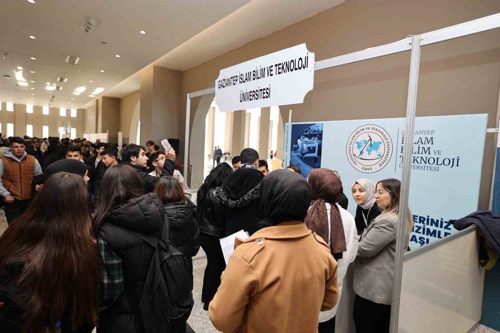 GİBTÜ, tercih döneminde aday öğrencilerle buluşuyor