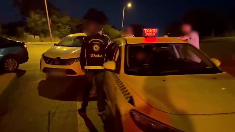 İstanbul’da şok evlerinde ve 2 takside 39 kaçak göçmen yakalandı