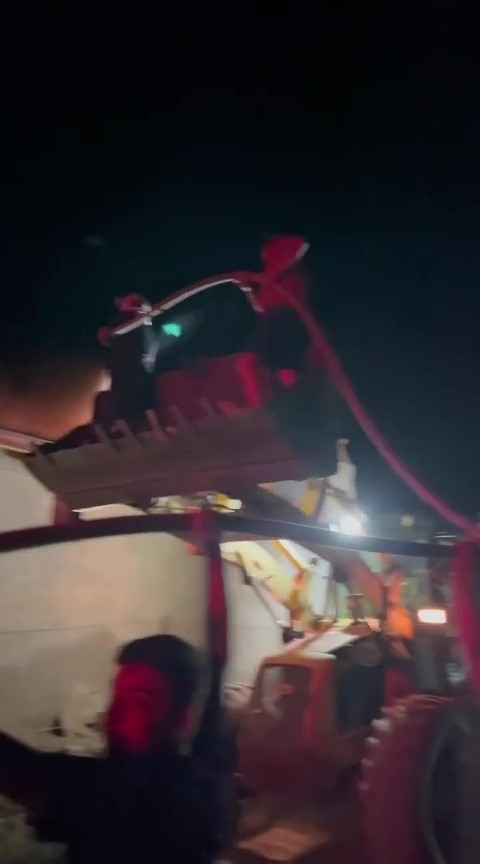 Denizli’de alevlerin sardığı ahır küle döndü
