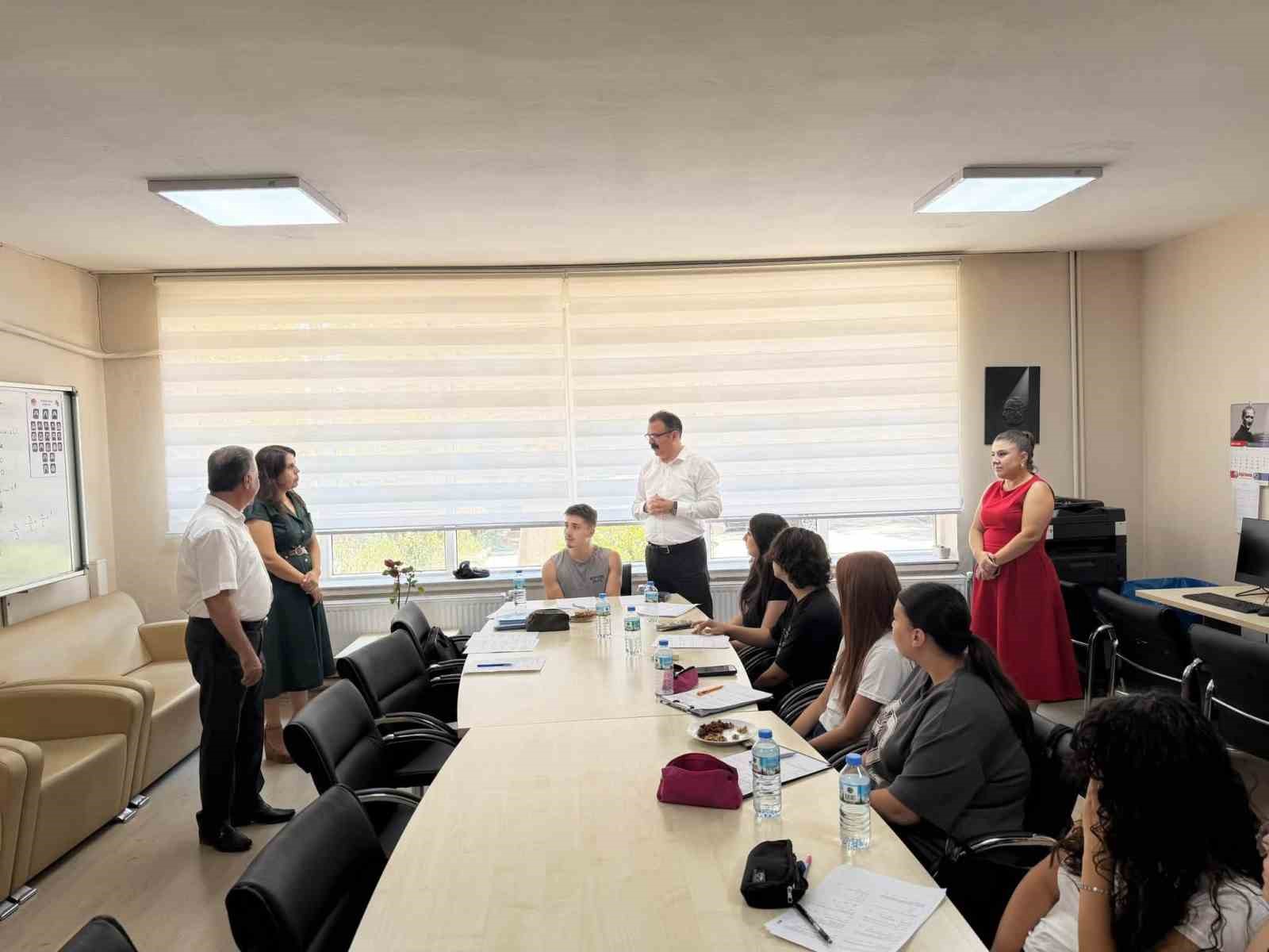 Sultanhisar Kaymakamı Ateş, üniversite adaylarıyla buluştu