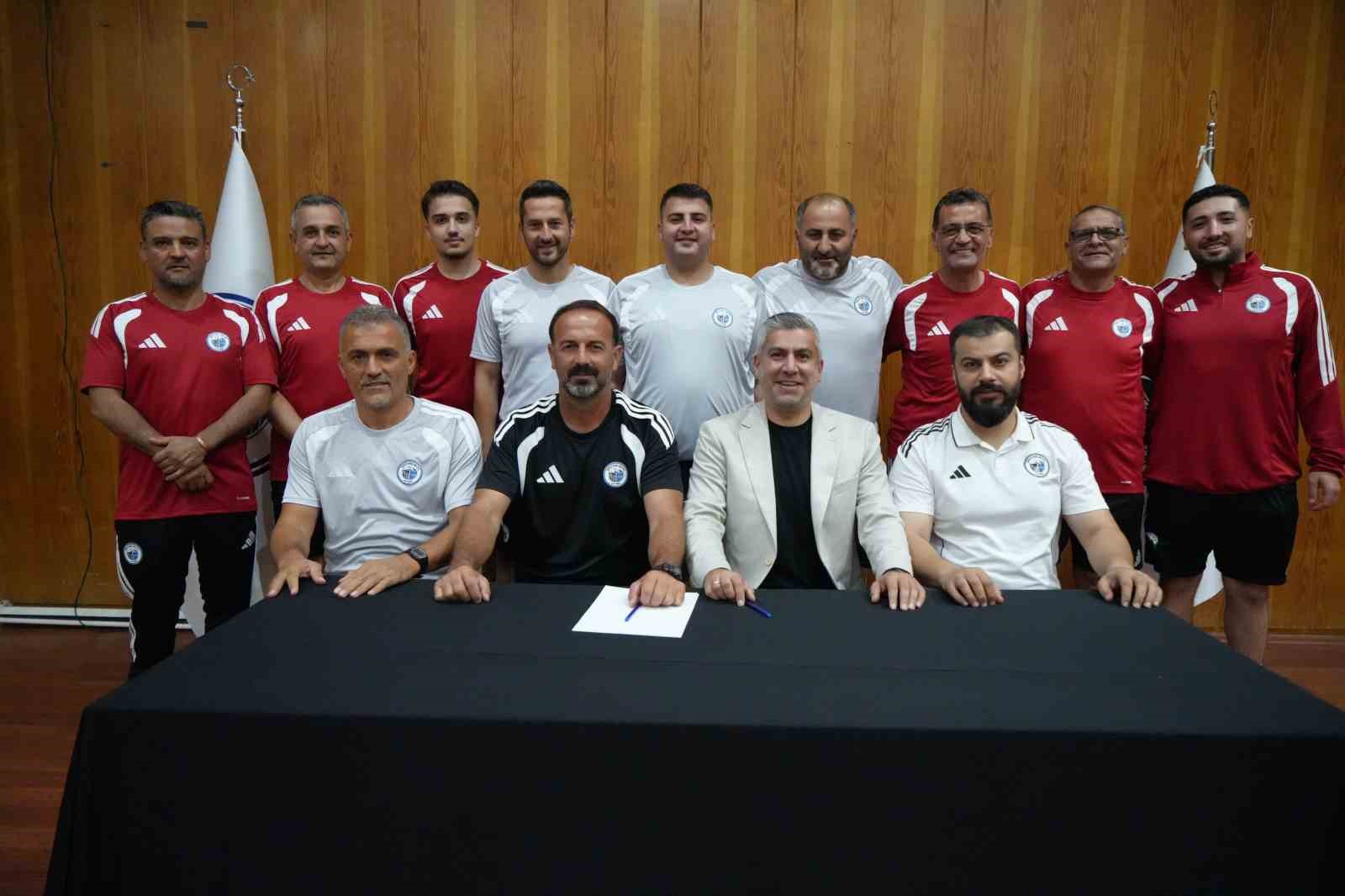 Erciyes 38 FK’dan, Bolu kampında 11 yeni transferi için imza töreni
