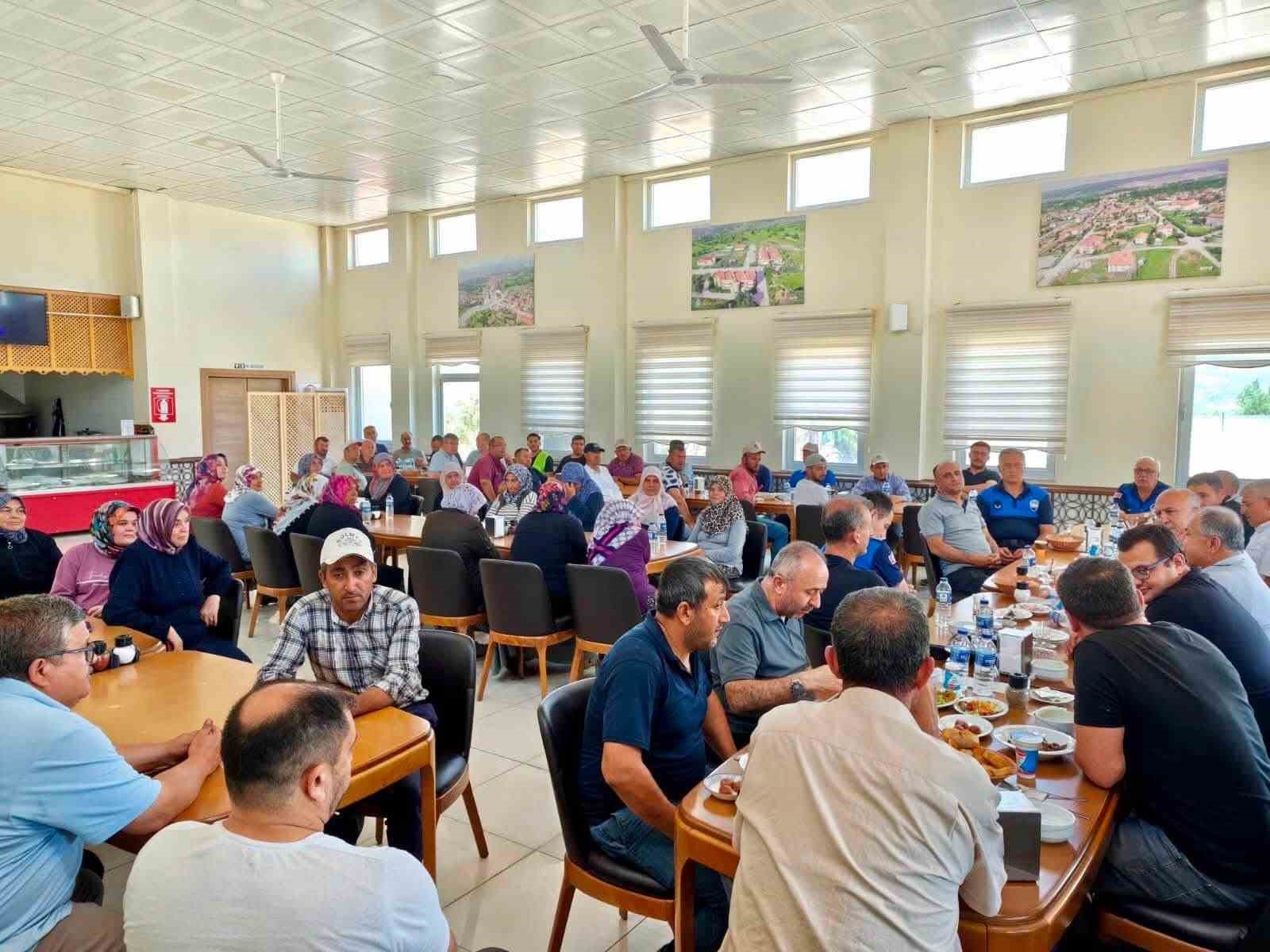 Hisarcık Belediye Başkanı Demirtaş, belediye personeliyle bir araya geldi