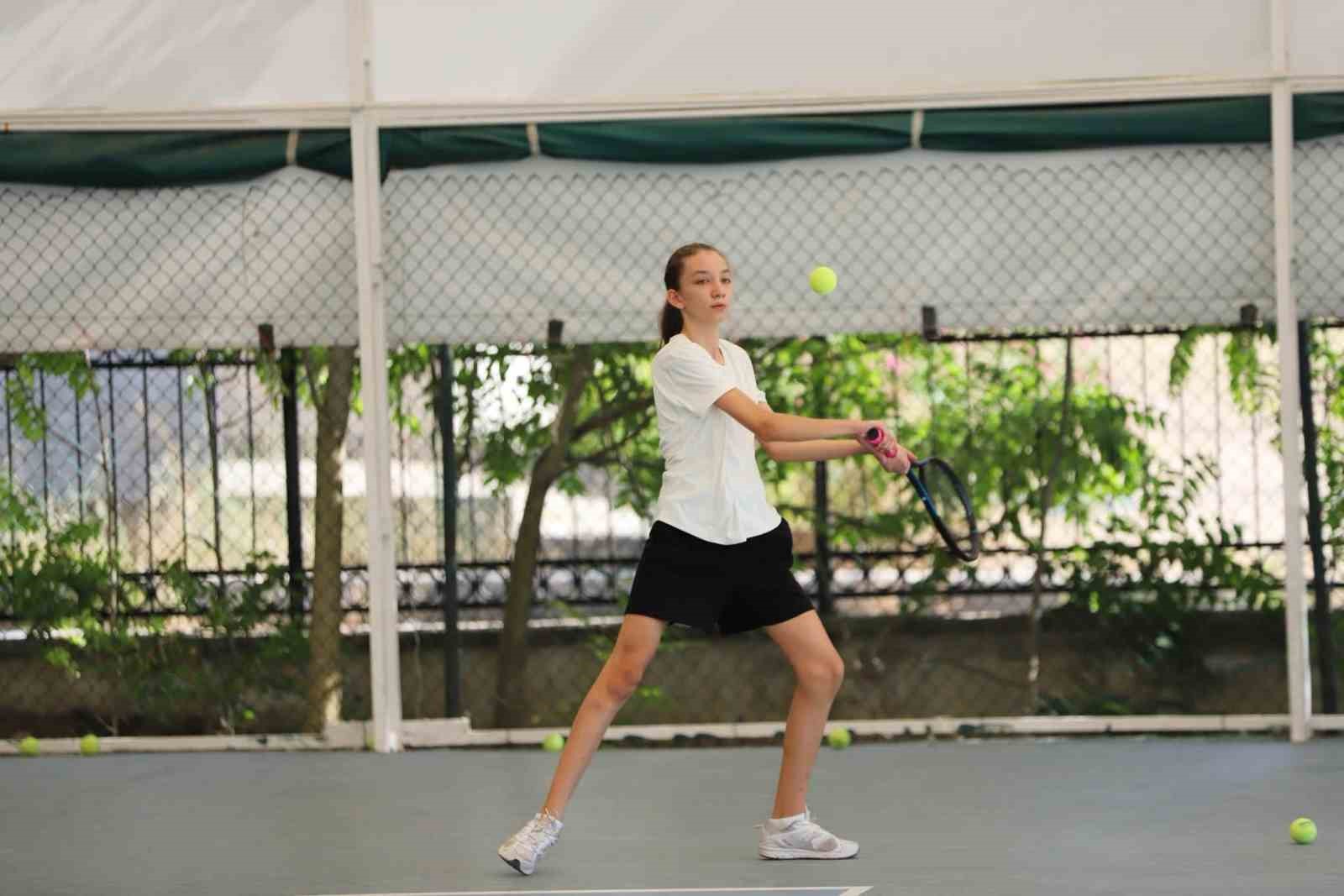 Menteşe’de tenis heyecanı başladı