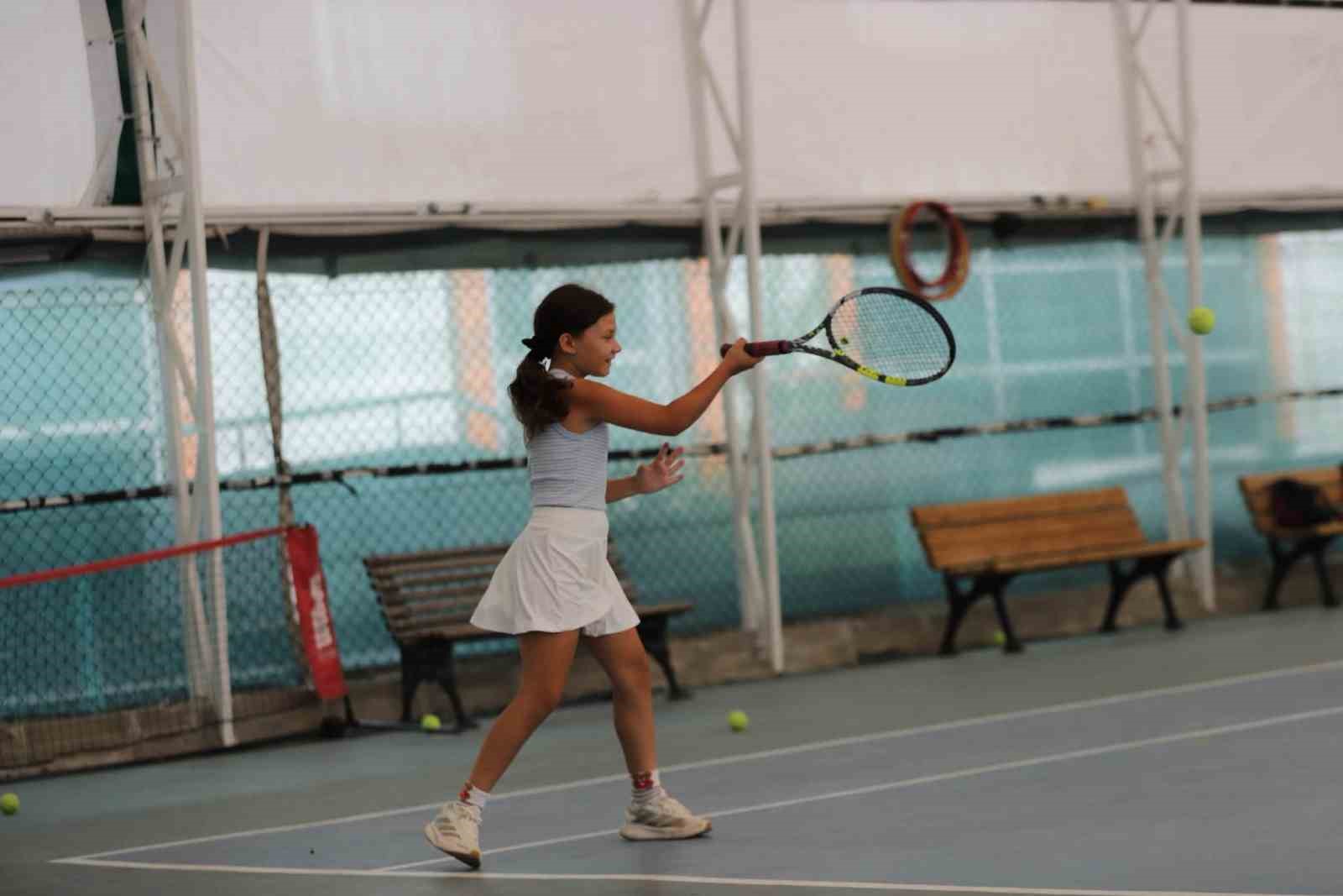 Menteşe’de tenis heyecanı başladı