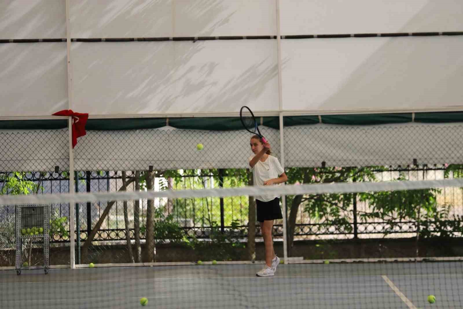 Menteşe’de tenis heyecanı başladı