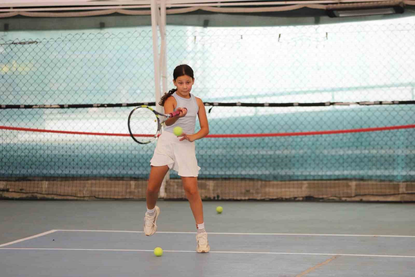 Menteşe’de tenis heyecanı başladı