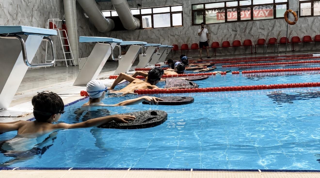 Ağrı’da ’Yüzme Bilmeyen Kalmasın’ projesi ile 4 bin 800 çocuk suyla buluştu