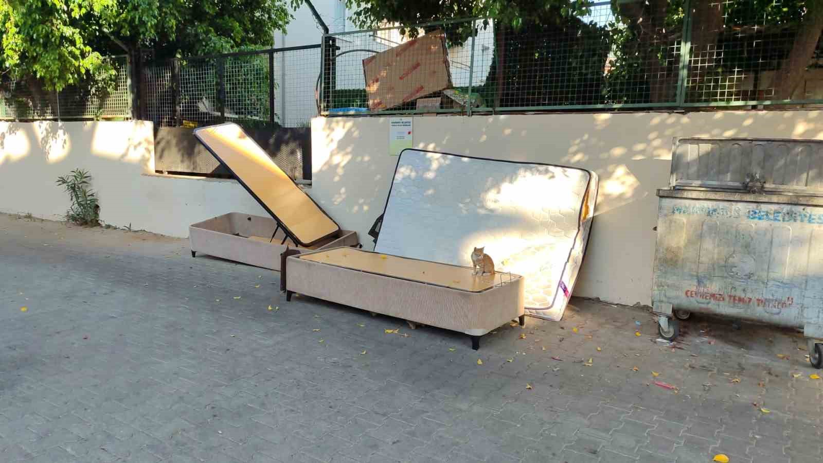 Bahçe atıkları ve molozlar Marmaris’i çöplüğe çeviriyor