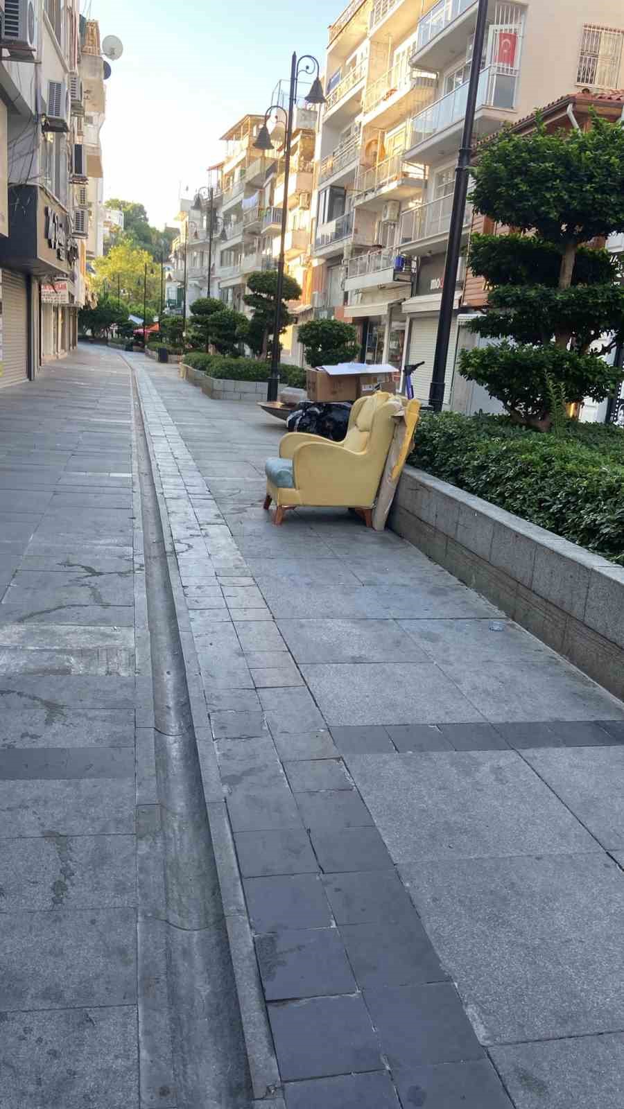 Bahçe atıkları ve molozlar Marmaris’i çöplüğe çeviriyor