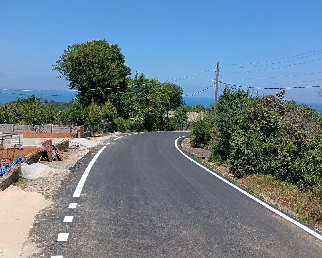 Akçakoca’da 7,5 kilometrelik grup yolunda çizgi çalışması tamamlandı