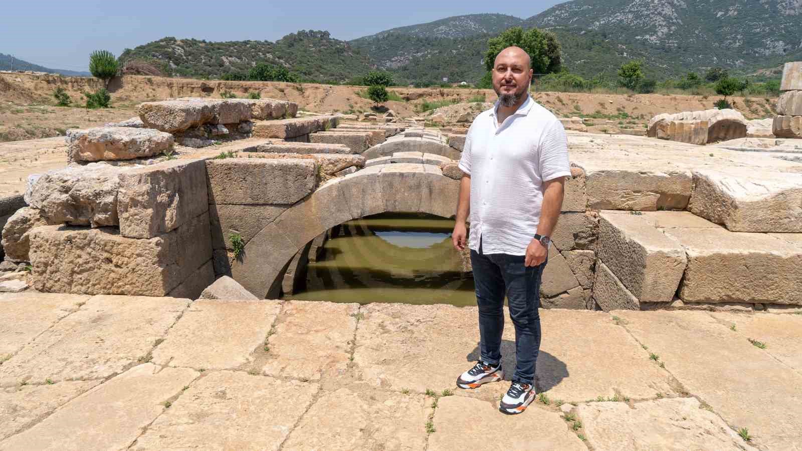 Dünya Homeros’u konuşurken gözler İzmir’e çevrildi