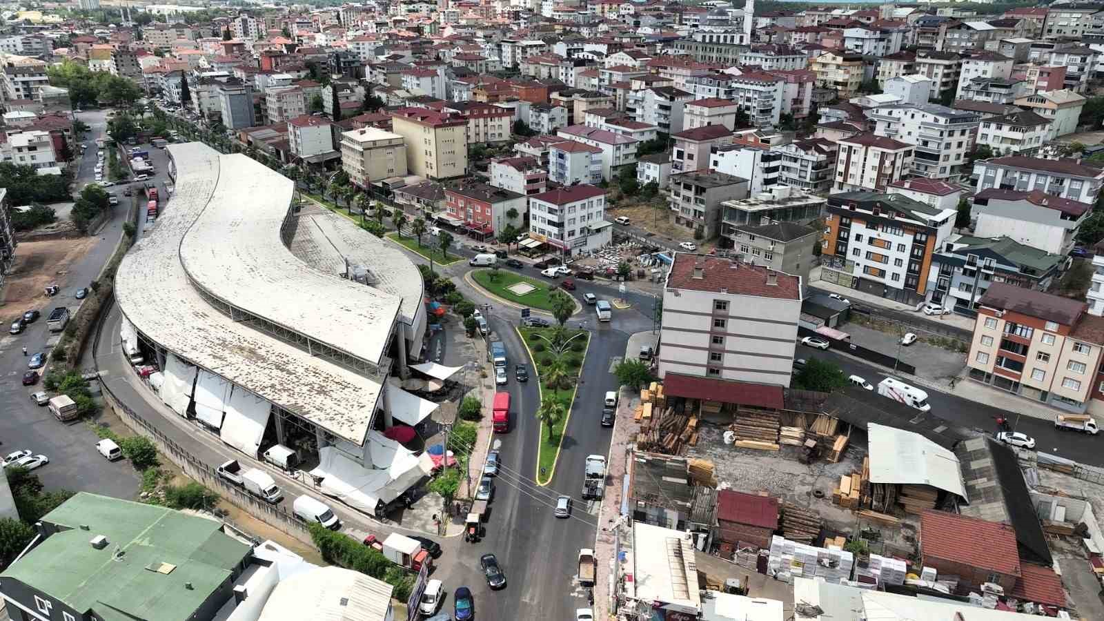 Uğur Mumcu Caddesi modern kimliğine kavuşuyor