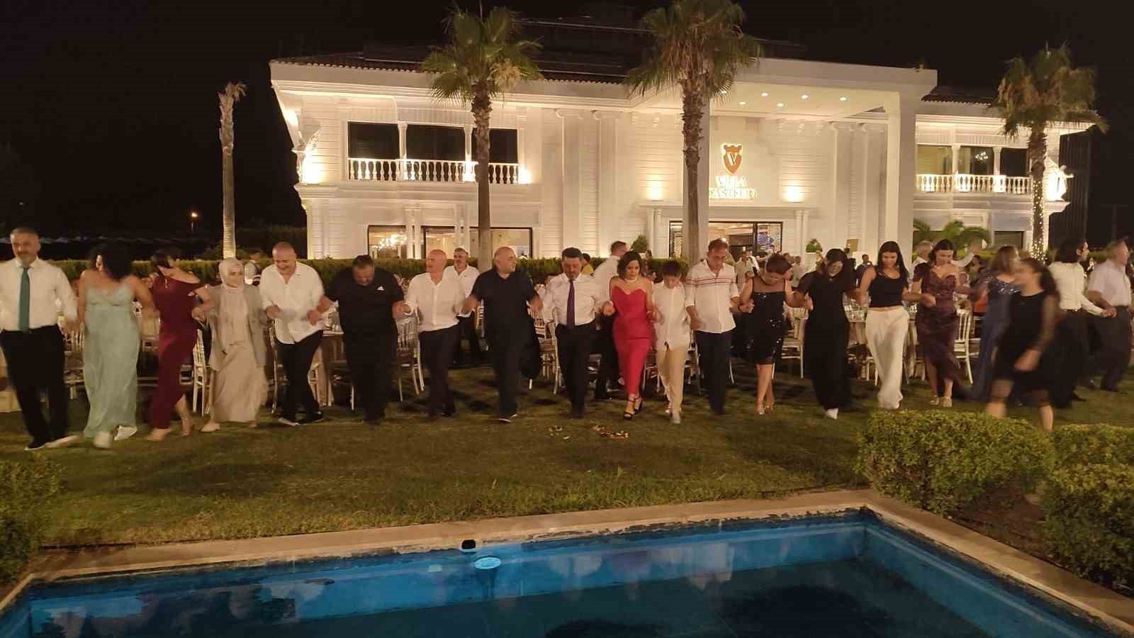 Pamukkale’deki düğünde Karadeniz rüzgârı esti