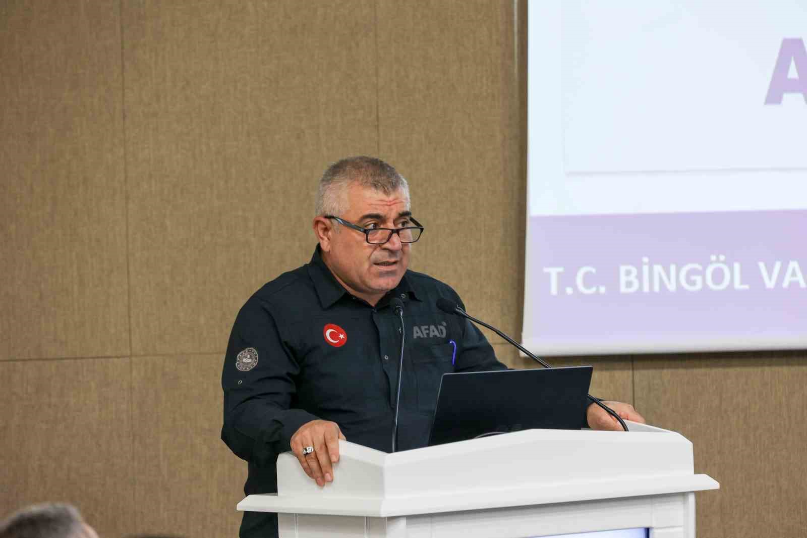 Vali Çelik: "Ruhsatsız ve ruhsata aykırı hiçbir yapıya müsaade etmemeliyiz"